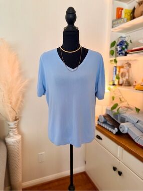 Kaydee Light Blue V-Neck Knit Top Medium Soft Rayon Blend Short Sleeve Blouse